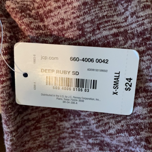 Flirtatude Woman’s Size XS Short Sleeve Ruby Colored Top - Picture 7 of 8